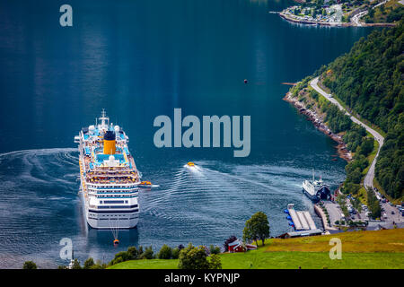 Geiranger Fjord, wunderschöne Natur Norwegens. Es ist ein 15 Kilometer (9,3 Meilen) langen Zweig aus dem Sunnylvsfjord, die ein Zweig aus dem Storfjord Stockfoto