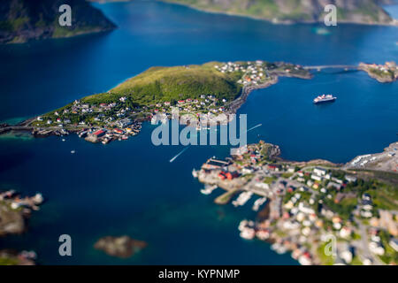 Panorama Lofoten ist ein Archipel in der Grafschaft von Nordland, Norwegen. Tilt-shift objektiv. Stockfoto