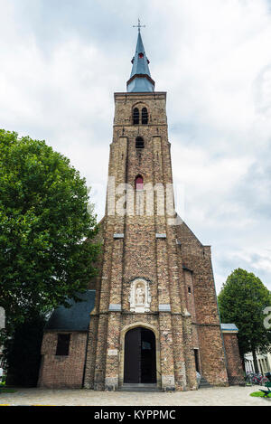 Fassade der Kirche von St. Anne (Sint-Annakerk) in der mittelalterlichen Stadt Brügge, Belgien. Stockfoto