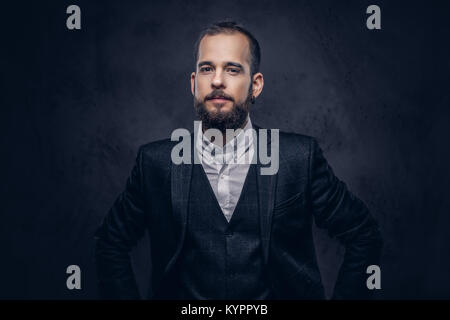 Porträt einer stilvollen ernste bärtigen Mann. Stockfoto