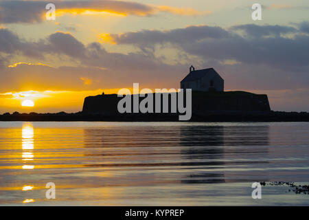 Church in the Sea, Porth Cwyfan, Aberffraw, Anglesey, North Wales, Stockfoto