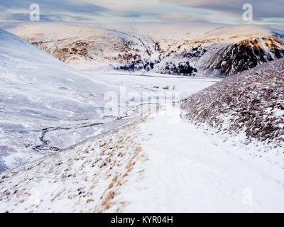 Hochland Lebensraum - schottische Landschaft der Highlands im Winter Stockfoto