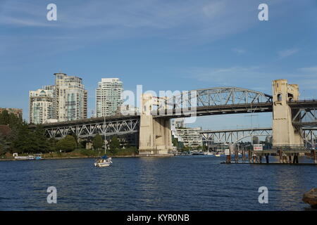 Vancouver, Burrard Street Bridge über False Creek Stockfoto