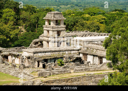 PALENQUE, MEXIKO - 29. NOVEMBER: Hohe Betrachtungswinkel und der alten Maya Palace am Weltkulturerbe am 29. November 2016 in Palenque. Palenque war declar Stockfoto