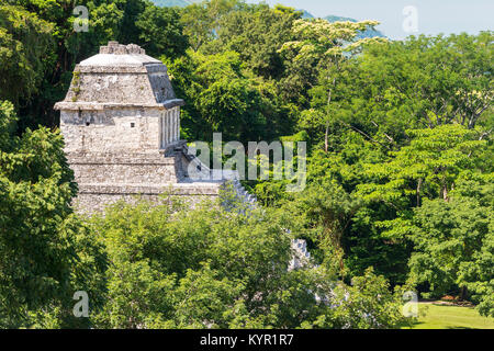 PALENQUE, MEXIKO - 29. NOVEMBER: Ancient Mayan Strukturen am Weltkulturerbe am 29. November 2016 in Palenque. Palenque wurde als Weltkulturerbe Stockfoto