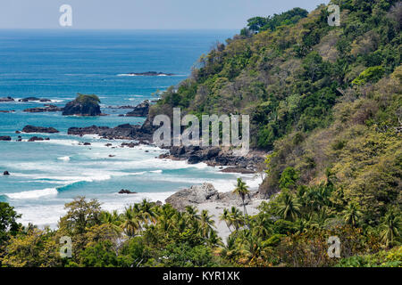 Zerklüftete Küste nur außerhalb der Nationalpark Manuel Antonio, Costa Rica Stockfoto