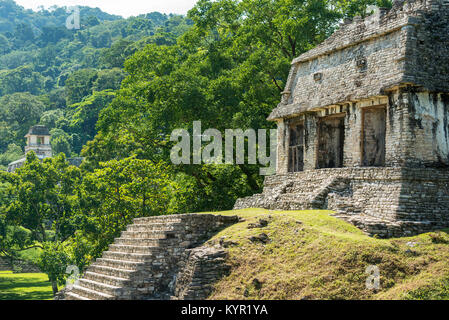 PALENQUE, MEXIKO - 29. NOVEMBER: Ancient Mayan Strukturen am Weltkulturerbe am 29. November 2016 in Palenque. Palenque wurde als Weltkulturerbe Stockfoto