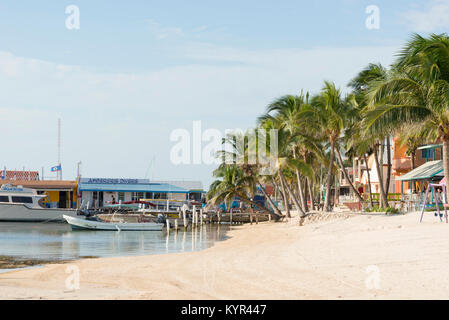 SAN PEDRO, Belize - 25. NOVEMBER: Die Küsten der Ambergris Caye Stadt San Pedro am 25. November 2017 in Belize. Stockfoto