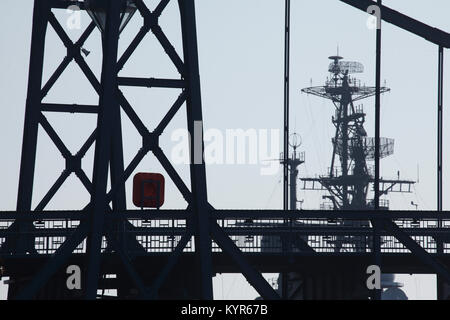 Die Kaiser-Wilhelm-Brücke, Zerstörer Mölders Schiff, Wilhelmshaven, Deutschland, Europa ich Kaiser-Wilhelm-Brücke, Zerstörer Mölders, Wilhelmshaven, Nied Stockfoto