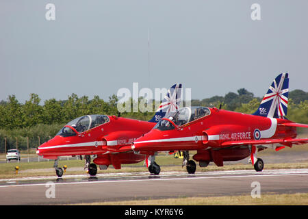 Rote Pfeile Vorbereitung nehmen Sie an Farnborough Airshow 2014 Stockfoto