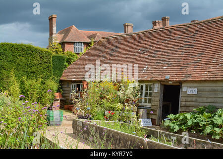 Great Dixter House & Gardens - Gärtnerei Shop im Spätsommer, Ende August, Ewhurst, Rye, East Sussex, England, Großbritannien Stockfoto