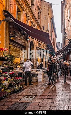 Italien Emilia Romagna Bologna Lebensmittelgeschäfte in der Via Pescherie Vecchie Stockfoto