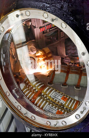 Tim Peakes Sojus russische Raumschiff capsule Fenster und Fallschirm detail Shildon Railway Museum Stockfoto