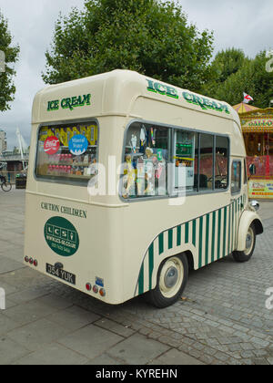 Morris Typ J Jtype Van Ice Cream Van Classic historisches Fahrzeug UK Stockfoto