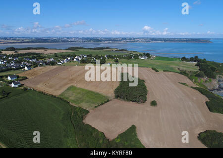 Hillion (Bretagne, Frankreich): Blick über die Küste und Feldern Stockfoto