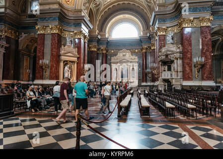 Budapest, Ungarn - 13. August 2017: Innenansicht von St. Stephan Basilika in Budapest. Stockfoto