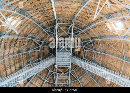 Budapest, Ungarn - 13. August 2017: Blick auf die Struktur der Kuppel von St. Stephan Basilika in Budapest. Stockfoto