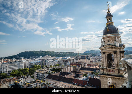 Budapest, Ungarn - 13. August 2017: Hohe Betrachtungswinkel auf die stadtlandschaft von Budapest vom Dach von St. Stephan Basilika Stockfoto