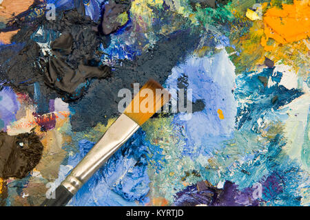 Künstler Acrylfarbe Palette schließen bis halb abstrakten Hintergrund Stockfoto