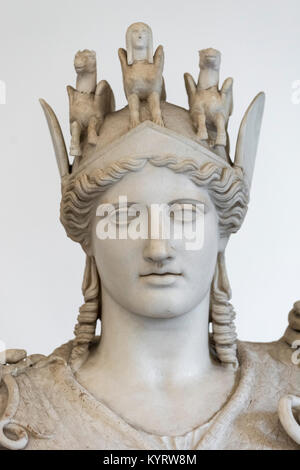 Neapel. Italien. Farnese Athena Skulptur, römische Kopie nach einem griechischen Original aus der Schule des Phidias. Museo Archeologico Nazionale di Napoli. Stockfoto