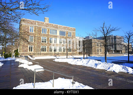 Der Campus der Ivy League Princeton University unter dem Schnee im Winter nach einem Sturm Stockfoto