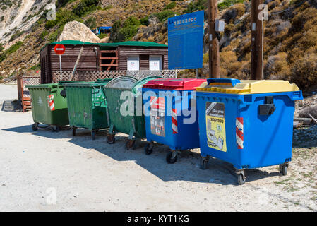 KEFALONIA, Griechenland - 30. September 2017: Eine Website, die für die Sortierung und Müll sammeln. Stockfoto