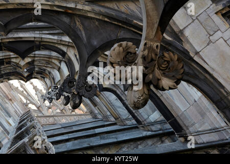 Architektonischen Details von Bögen der Kathedrale auf der Terrasse, Mailand, Italien Stockfoto