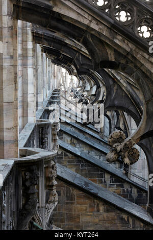 Architektonischen Details von Bögen der Kathedrale auf der Terrasse, Mailand, Italien Stockfoto