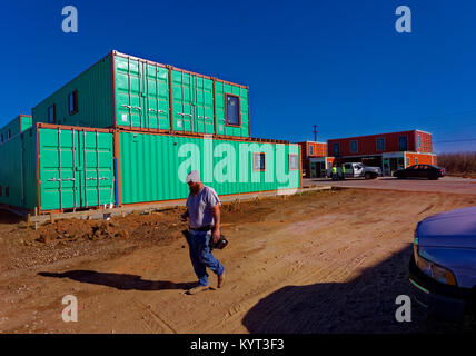 Box Office Warehouse Suiten Öffnung im Jahr 2018 mit 150 Schiffscontainern konstruiert, Stahl intermodalen Container. Entwickler Ron Stör sieht sie eine Notwendigkeit für Start-up Unternehmen. Stockfoto