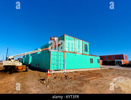 Box Office Warehouse Suiten Öffnung im Jahr 2018 mit 150 Schiffscontainern konstruiert, Stahl intermodalen Container. Entwickler Ron Stör sieht sie eine Notwendigkeit für Start-up Unternehmen. Stockfoto
