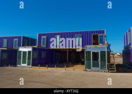Box Office Warehouse Suiten Öffnung im Jahr 2018 mit 150 Schiffscontainern konstruiert, Stahl intermodalen Container. Entwickler Ron Stör sieht sie eine Notwendigkeit für Start-up Unternehmen. Stockfoto