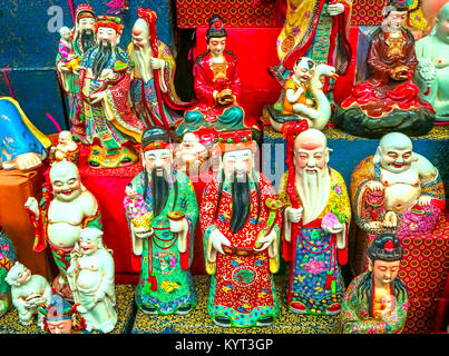 Chinesische Replik Keramik taoistischen Götter Buddhas Dekorationen Panjuan Flohmarkt Dekorationen Beijing China. Panjuan Flohmarkt Curio Markt hat viele Fälschungen, rep Stockfoto