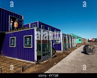 Box Office Warehouse Suiten Öffnung im Jahr 2018 mit 150 Schiffscontainern konstruiert, Stahl intermodalen Container. Entwickler Ron Stör sieht sie eine Notwendigkeit für Start-up Unternehmen. Stockfoto