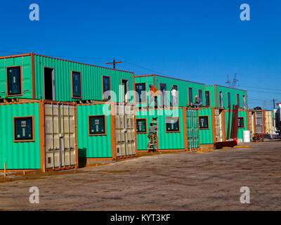 Box Office Warehouse Suiten Öffnung im Jahr 2018 mit 150 Schiffscontainern konstruiert, Stahl intermodalen Container. Entwickler Ron Stör sieht sie eine Notwendigkeit für Start-up Unternehmen. Stockfoto