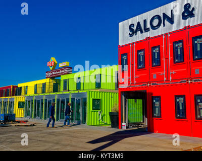 Box Office Warehouse Suiten Öffnung im Jahr 2018 mit 150 Schiffscontainern konstruiert, Stahl intermodalen Container. Entwickler Ron Stör sieht sie eine Notwendigkeit für Start-up Unternehmen. Stockfoto