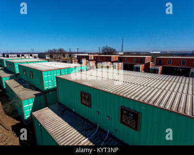 Box Office Warehouse Suiten Öffnung im Jahr 2018 mit 150 Schiffscontainern konstruiert, Stahl intermodalen Container. Entwickler Ron Stör sieht sie eine Notwendigkeit für Start-up Unternehmen. Stockfoto