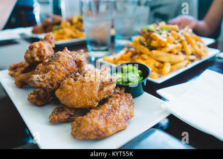 Koreanische Fried Chicken Wings Stockfoto