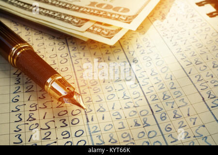 Accounting Buch für die Berechnung der Kosten und Geld. Budgetierung Konzept. Stockfoto