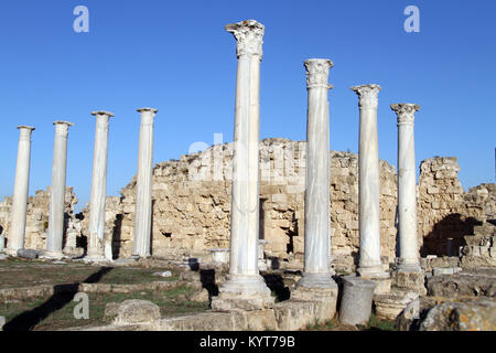 Reihen von Marmorsäulen in Salamis, Nördlich Zypern Stockfoto