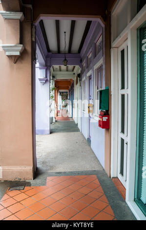 Traditionelle Peranakan Reihenhäuser auf Joo Chiat Platz in der Katong (Joo Chiat) Nachbarschaft, Singapur. Stockfoto