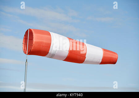 Socke, Windfahne, Wind, Sturm, Flugwetter, Bedingungen, Sturm Stärke, Windrichtung, Indikator, Natur, Flughafen München, Stockfoto