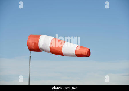 Socke, Windfahne, Wind, Sturm, Flugwetter, Bedingungen, Sturm Stärke, Windrichtung, Indikator, Natur, Flughafen München, Stockfoto