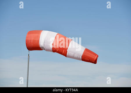 Socke, Windfahne, Wind, Sturm, Flugwetter, Bedingungen, Sturm Stärke, Windrichtung, Indikator, Natur, Flughafen München, Stockfoto