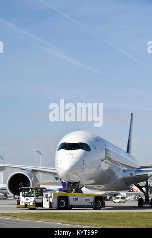 Singapore Airlines, Airbus A350-900, Flugzeuge, Flugzeug, Flugzeug, Fluggesellschaften, Fluglinien, Roll-, In-, Out-, Start, Push, Rampe, Flughafen München, Stockfoto