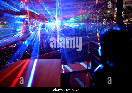 Lasershow, Silvester, Foreshow, Event, Munich Airport Center, MAC, Forum, Flughafen München, Oberbayern, Deutschland Stockfoto