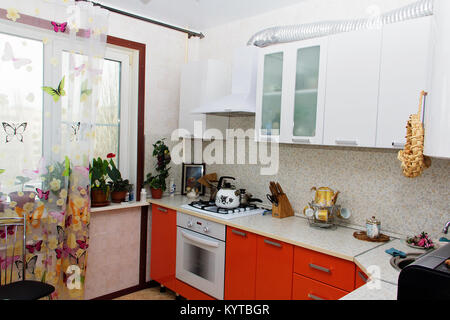 Schönes, modernes Interieur Küche Esszimmer in einer Stadtwohnung. Stockfoto