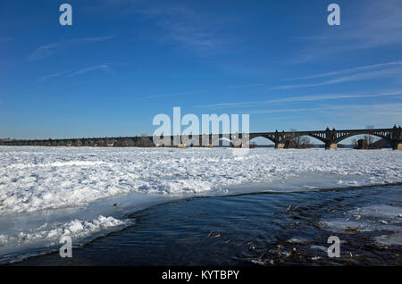 Gefrorene Susquehanna River in PA, USA. Es ist der längste Fluss an der Ostküste der Vereinigten Staaten. Stockfoto