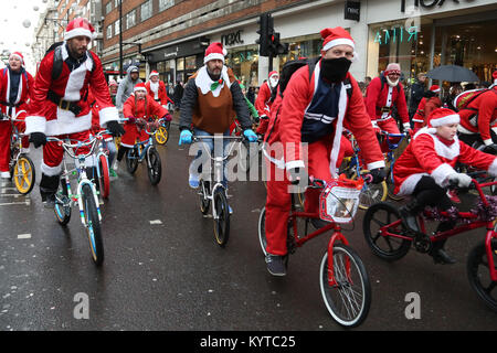 BMXLife Londons Santa Cruise mit: Atmosphäre, Wo: London, Großbritannien Wann: 16 Dec 2017 Credit: WENN.com Stockfoto