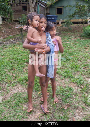 Palmarii, Brasilien - Dec 04, 2017: Portrait eines kleinen Mädchen - ein Bewohner der Brasilien. Stockfoto