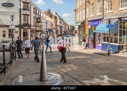 Eton High Street von Windsor Bridge. Eton, Berkshire, England Stockfoto